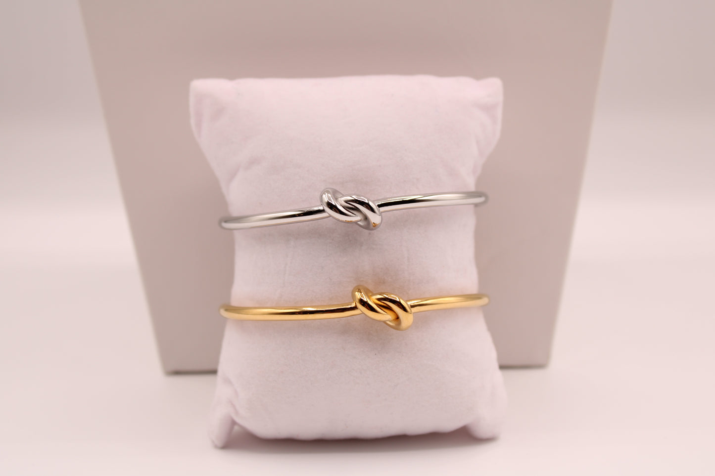 Knot cuff