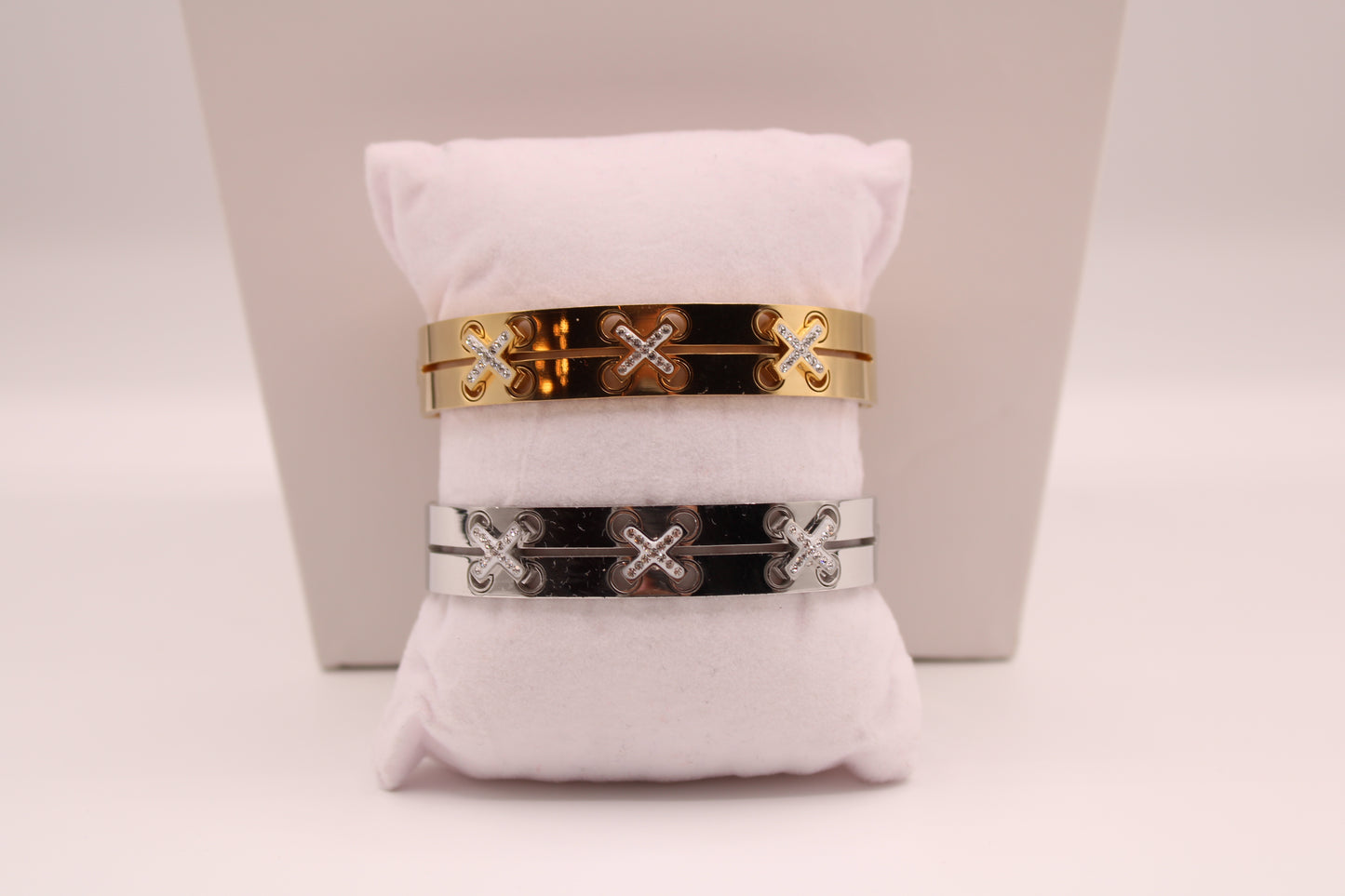 Double triple X bangle